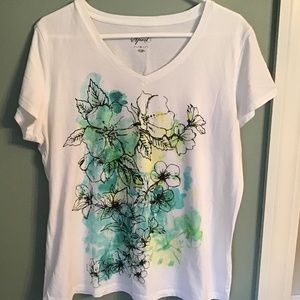 Woman's Tee, White, V Neck, EUC, Size XL